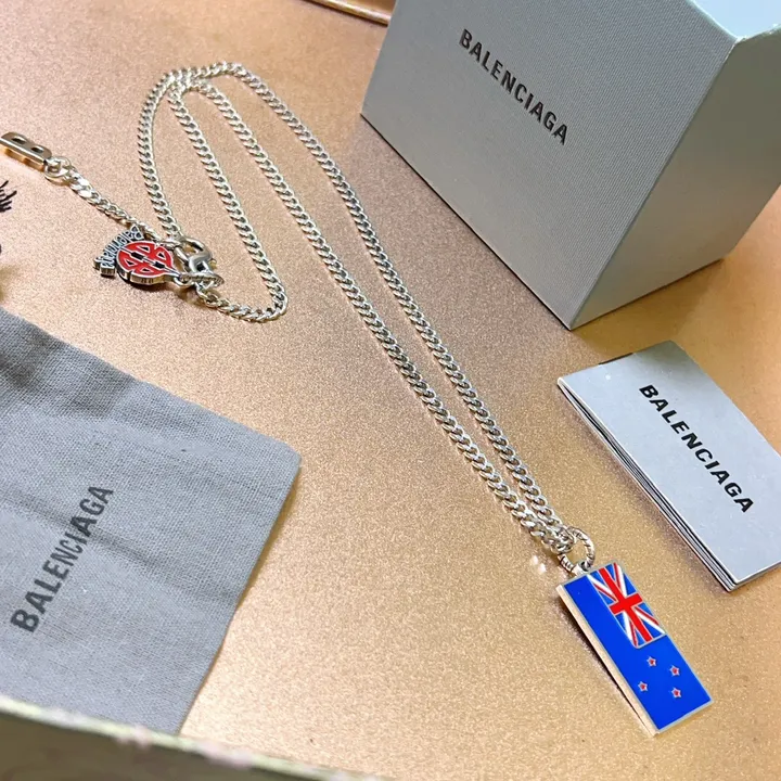 スーパーコピー バレンシアガ キーホルダー