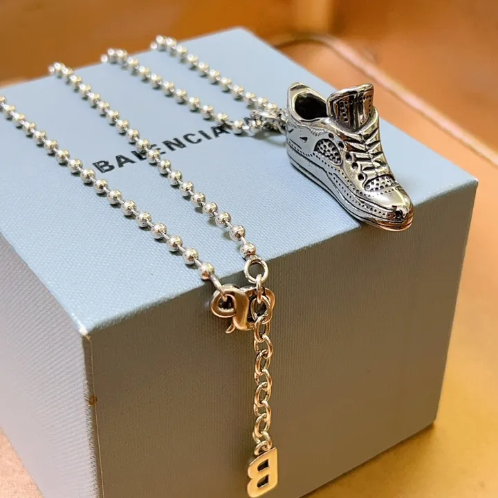 スーパーコピー バレンシアガ キーホルダー