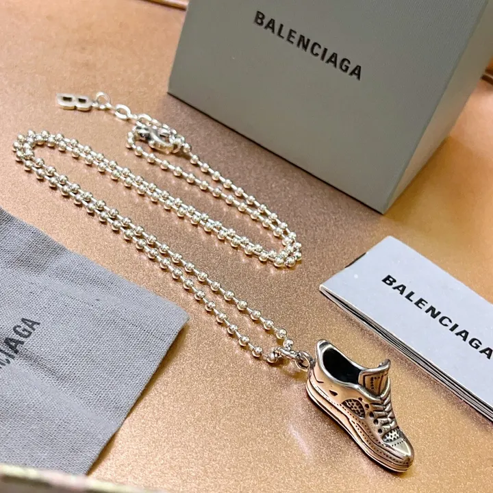 スーパーコピー バレンシアガ キーホルダー