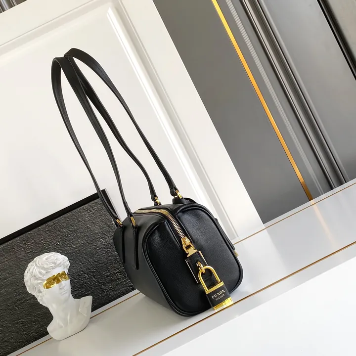 スーパーコピー プラダ キーホルダー