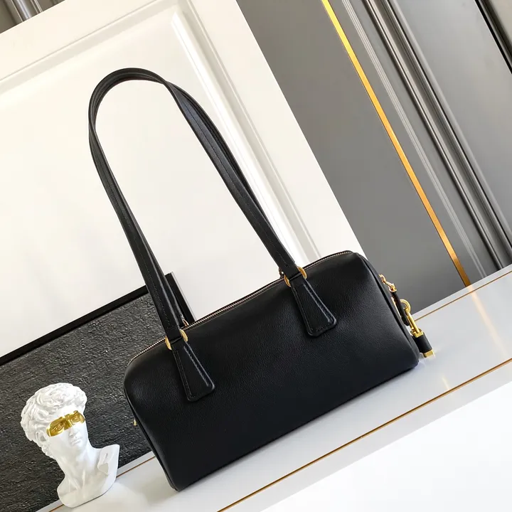 スーパーコピー プラダ キーホルダー