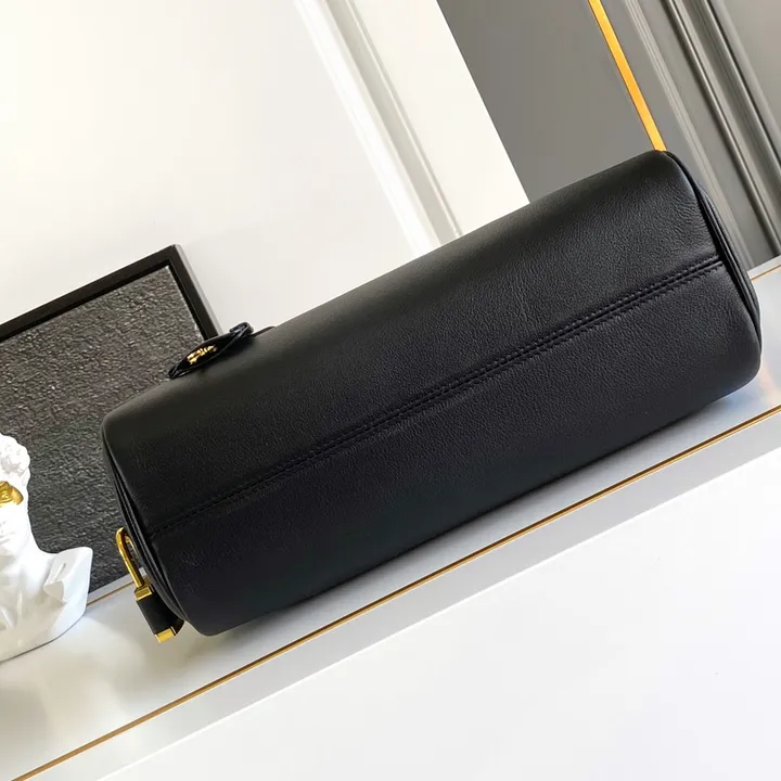 スーパーコピー プラダ キーホルダー