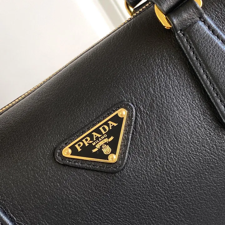 スーパーコピー プラダ キーホルダー