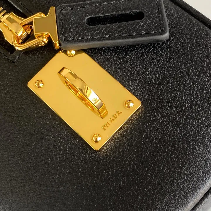 スーパーコピー プラダ キーホルダー