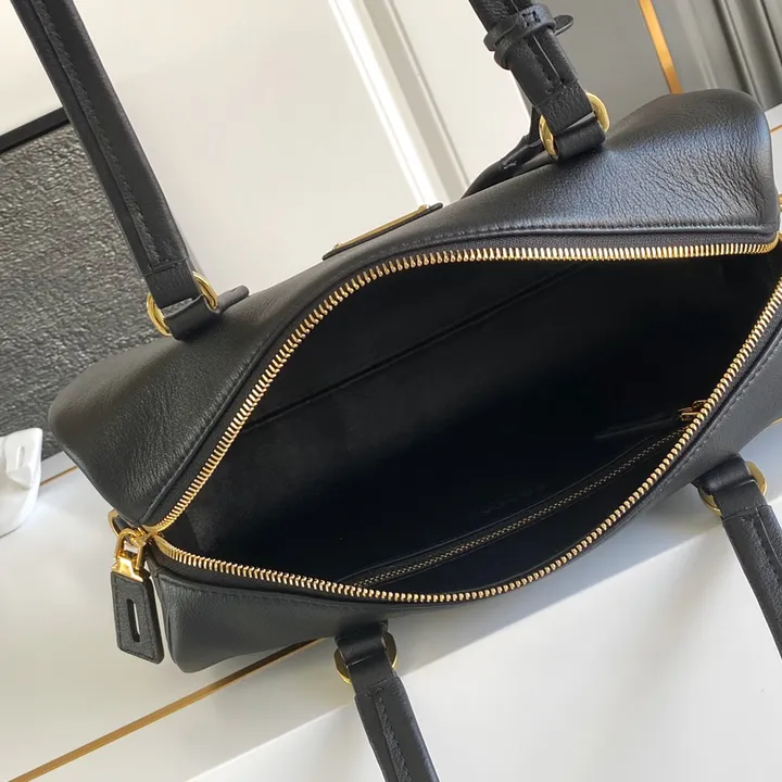 スーパーコピー プラダ キーホルダー