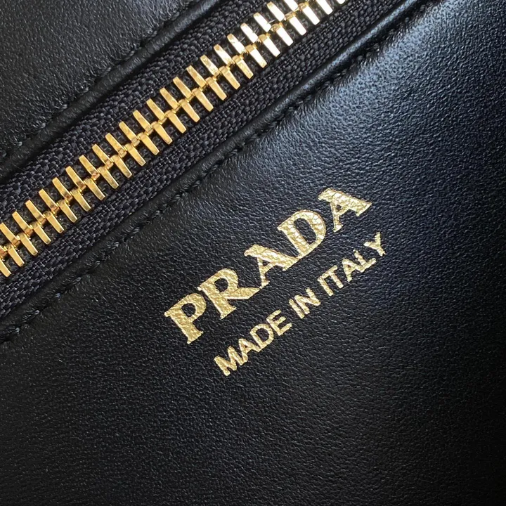 スーパーコピー プラダ キーホルダー