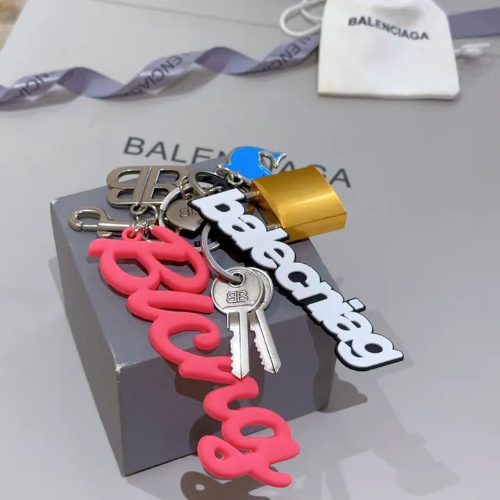 スーパーコピー バレンシアガ キーホルダー