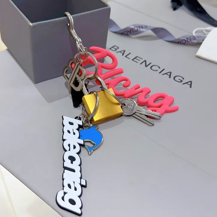 スーパーコピー バレンシアガ キーホルダー
