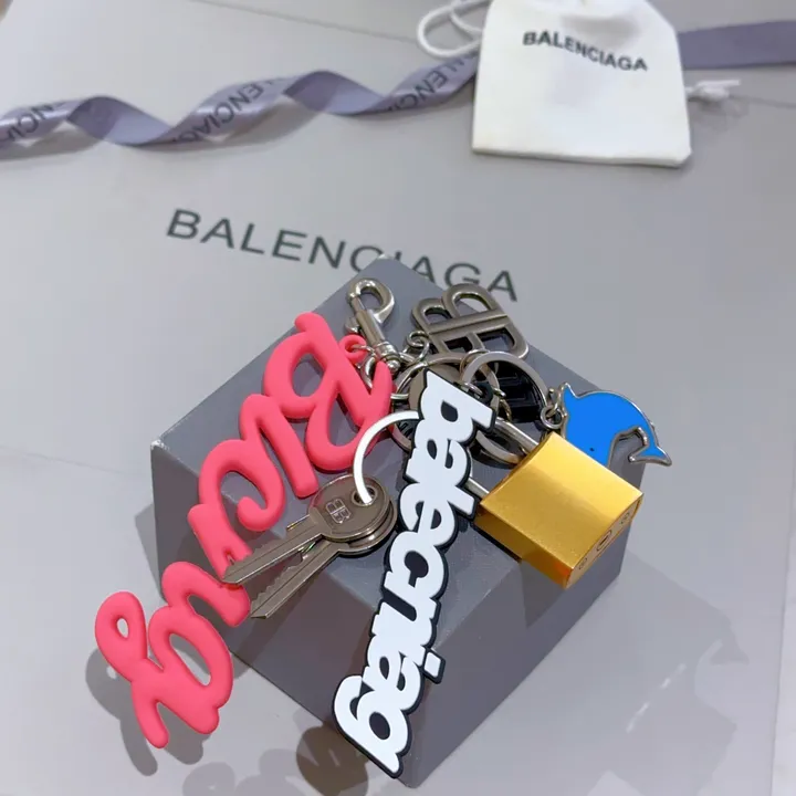 スーパーコピー バレンシアガ キーホルダー