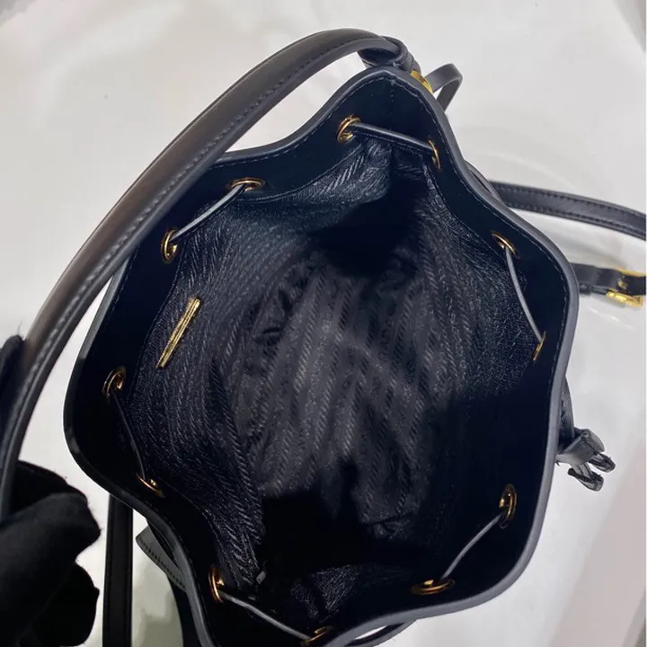 スーパーコピー プラダ キーホルダー