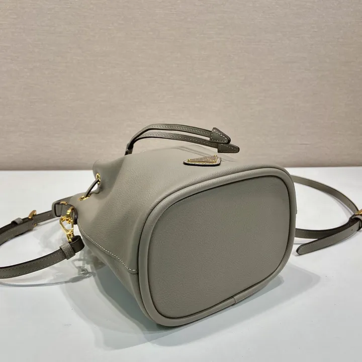 スーパーコピー プラダ キーホルダー