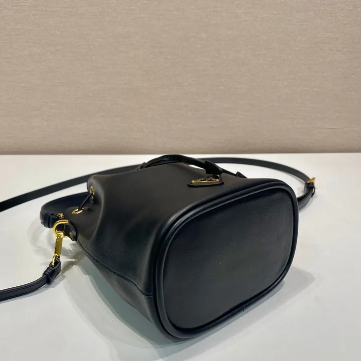 スーパーコピー プラダ キーホルダー