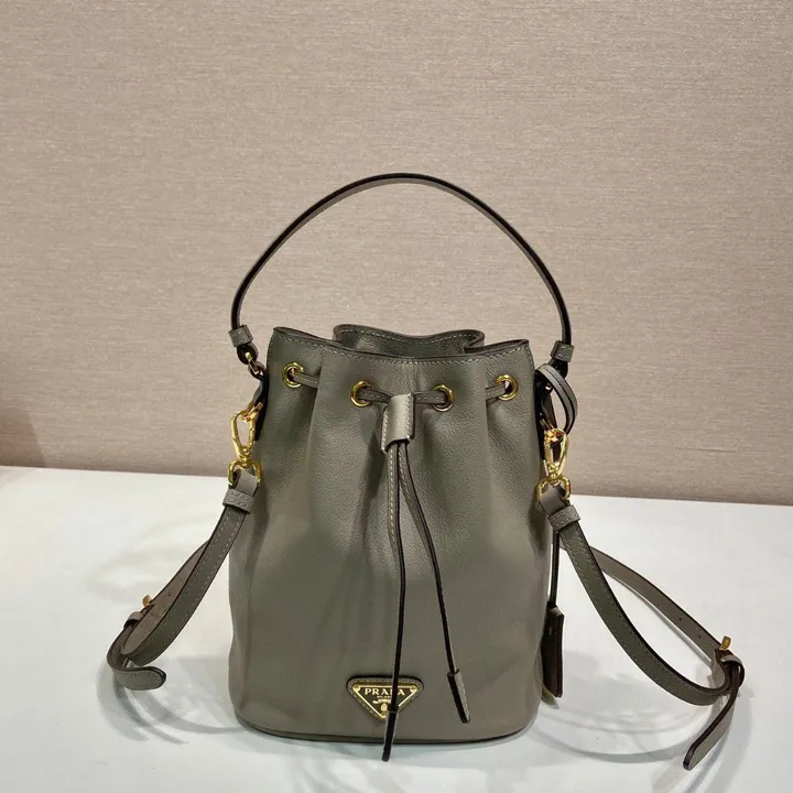 スーパーコピー プラダ キーホルダー