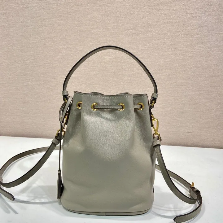 スーパーコピー プラダ キーホルダー