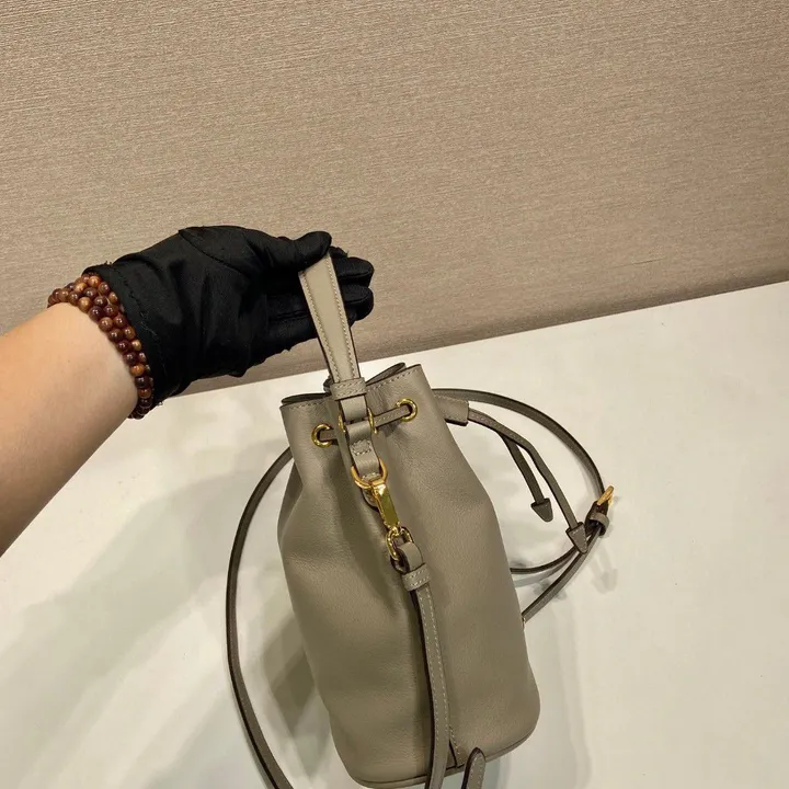 スーパーコピー プラダ キーホルダー