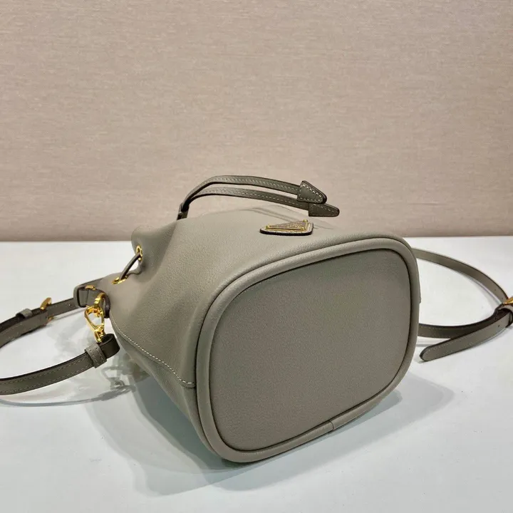 スーパーコピー プラダ キーホルダー