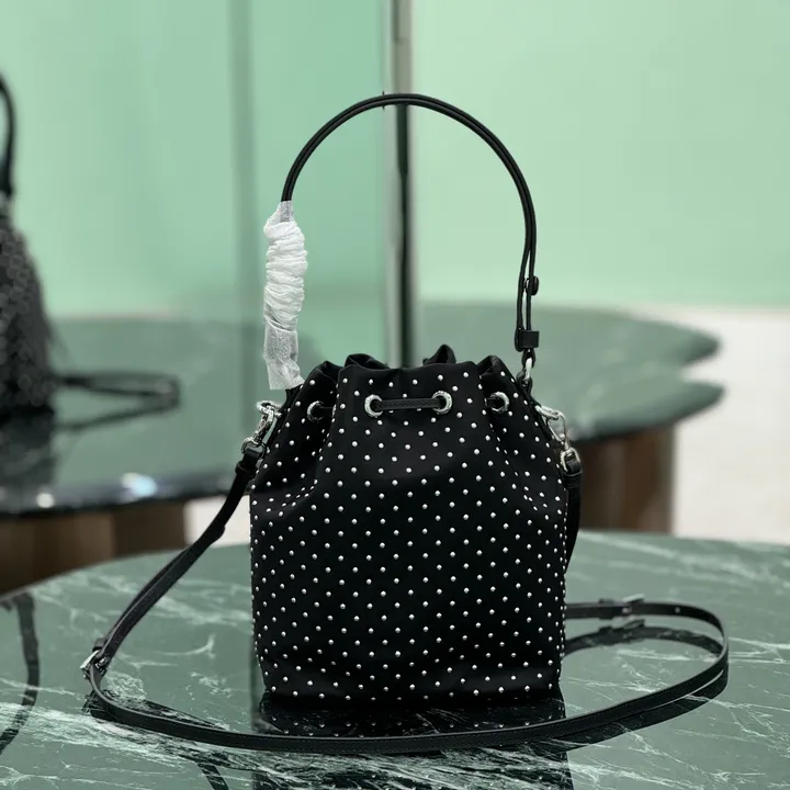 スーパーコピー バレンシアガ キーホルダー