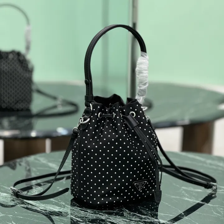 スーパーコピー バレンシアガ キーホルダー