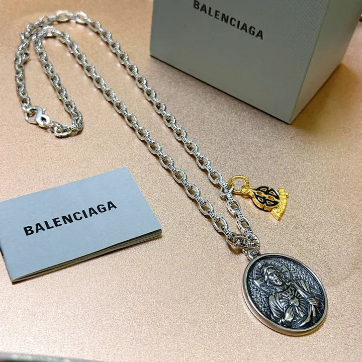 スーパーコピー バレンシアガ キーホルダー