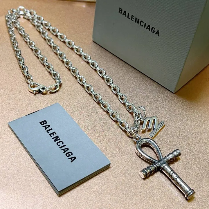 スーパーコピー バレンシアガ キーホルダー