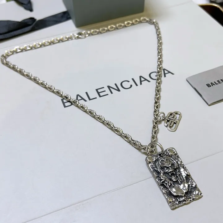 スーパーコピー バレンシアガ キーホルダー