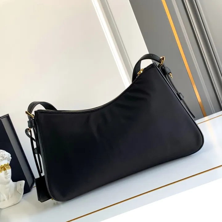 スーパーコピー バレンシアガ キーホルダー