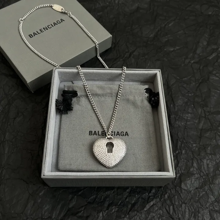 スーパーコピー バレンシアガ キーホルダー