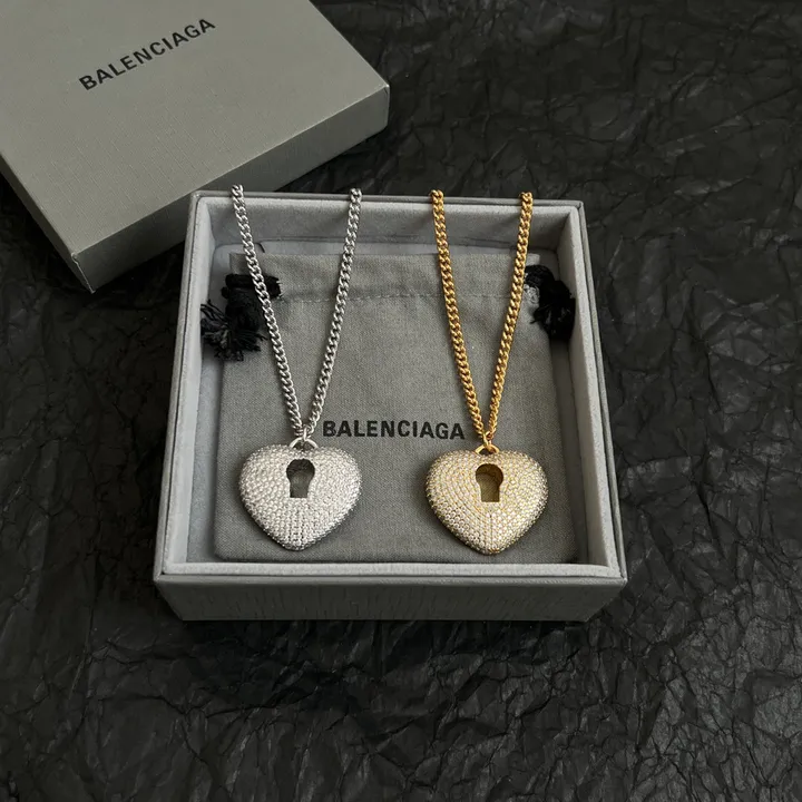 スーパーコピー バレンシアガ キーホルダー