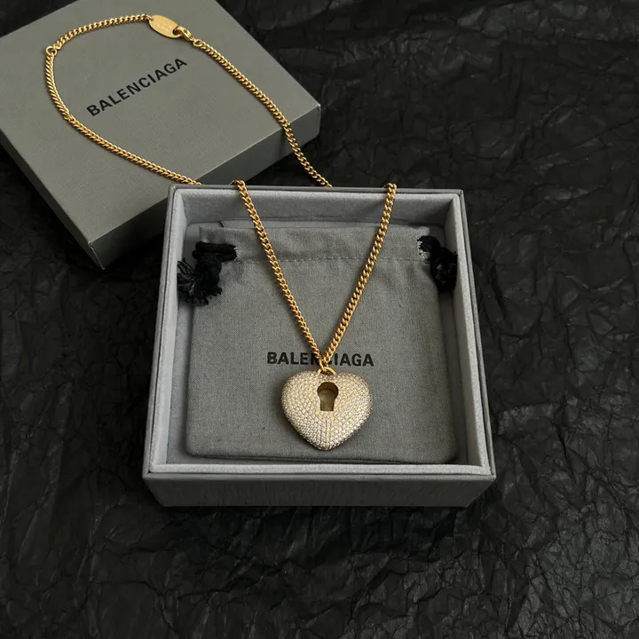 スーパーコピー バレンシアガ キーホルダー