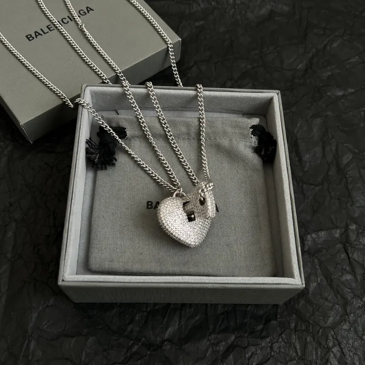 スーパーコピー バレンシアガ キーホルダー