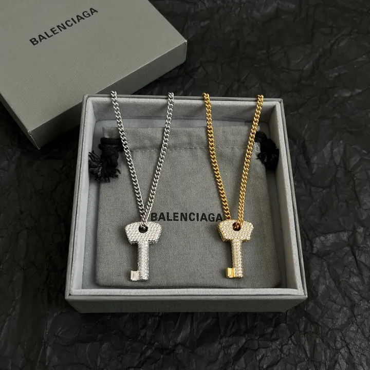 スーパーコピー バレンシアガ キーホルダー