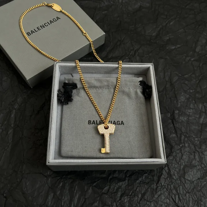 スーパーコピー バレンシアガ キーホルダー