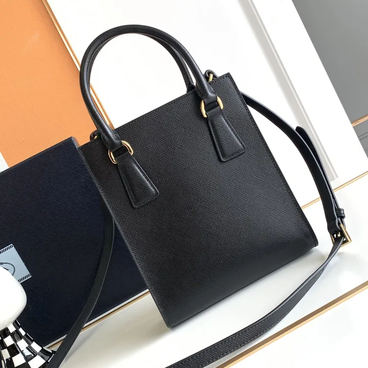 スーパーコピー バレンシアガ キーホルダー