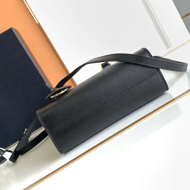 スーパーコピー バレンシアガ キーホルダー