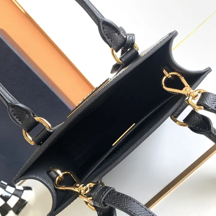 スーパーコピー バレンシアガ キーホルダー