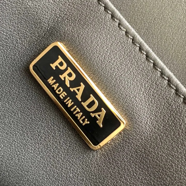 スーパーコピー バレンシアガ キーホルダー