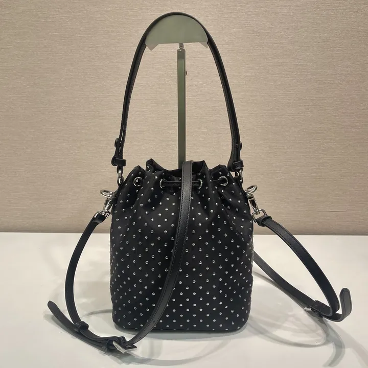 スーパーコピー バレンシアガ キーホルダー