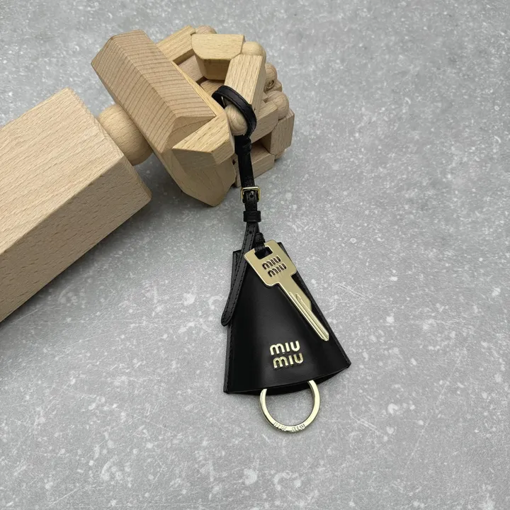 スーパーコピー ミュウミュウ キーホルダー