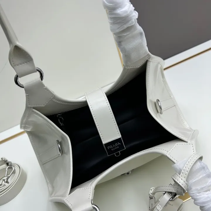 スーパーコピー プラダ キーホルダー