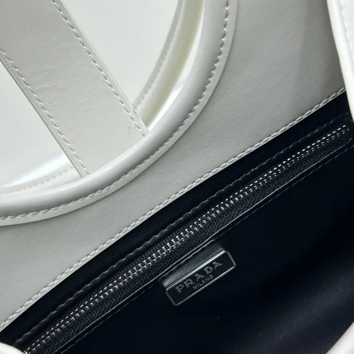 スーパーコピー プラダ キーホルダー