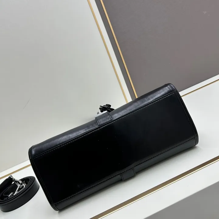 スーパーコピー プラダ キーホルダー