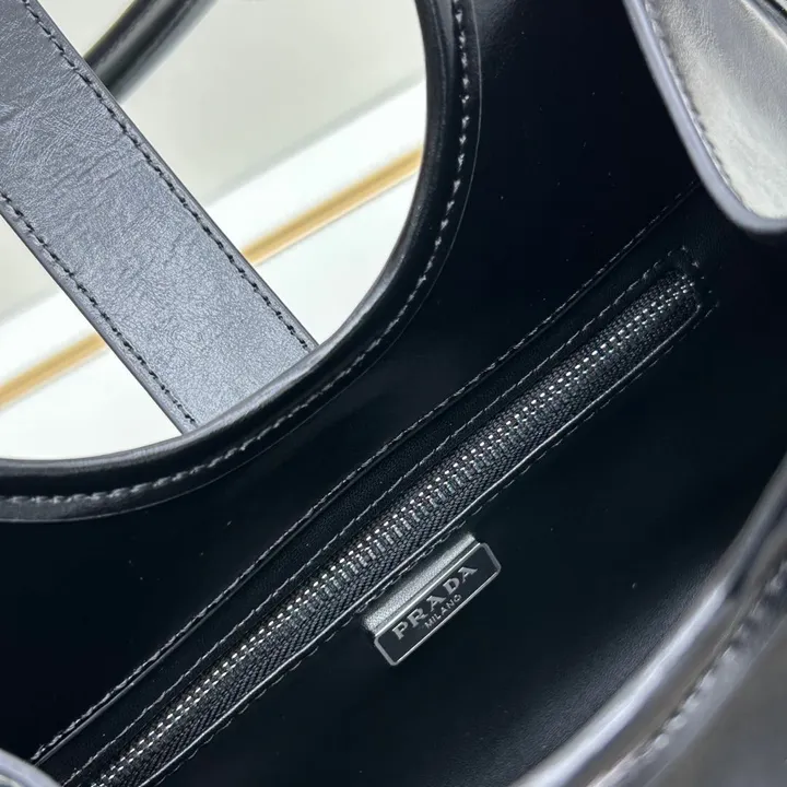 スーパーコピー プラダ キーホルダー