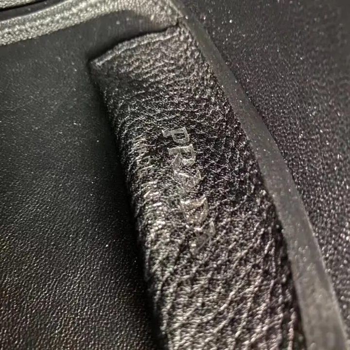 スーパーコピー プラダ キーホルダー