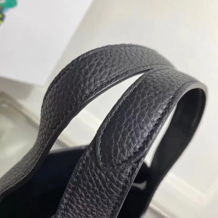 スーパーコピー プラダ キーホルダー