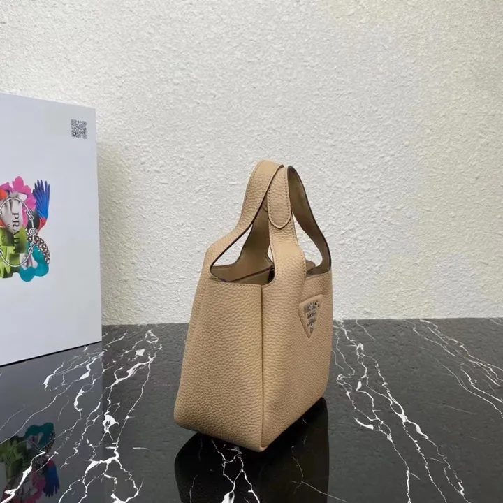 スーパーコピー プラダ キーホルダー