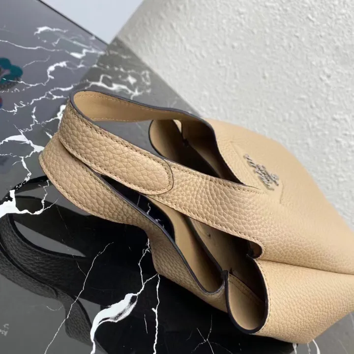 スーパーコピー プラダ キーホルダー