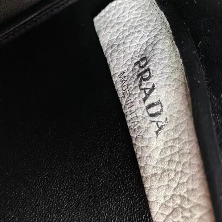 スーパーコピー プラダ キーホルダー