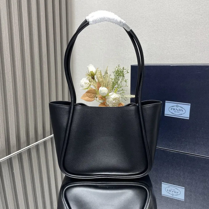 スーパーコピー プラダ キーホルダー