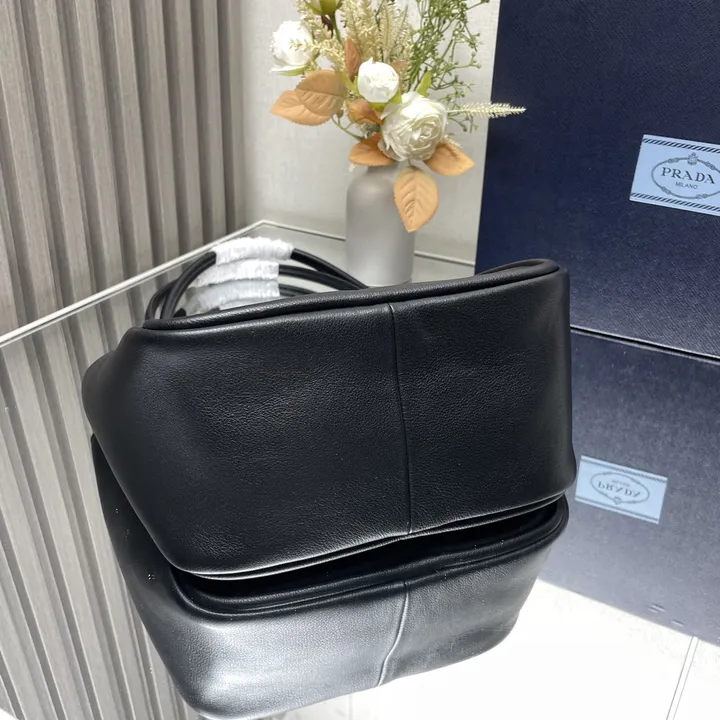 スーパーコピー プラダ キーホルダー