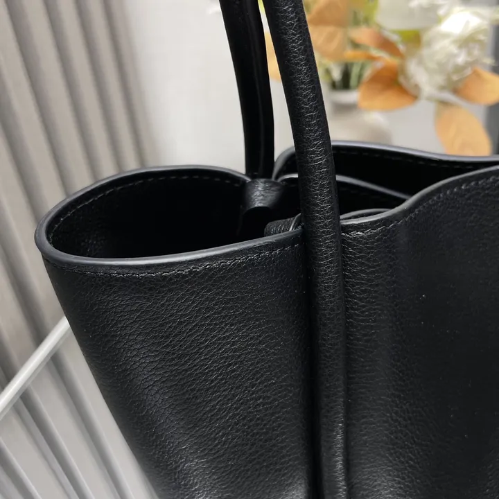 スーパーコピー プラダ キーホルダー